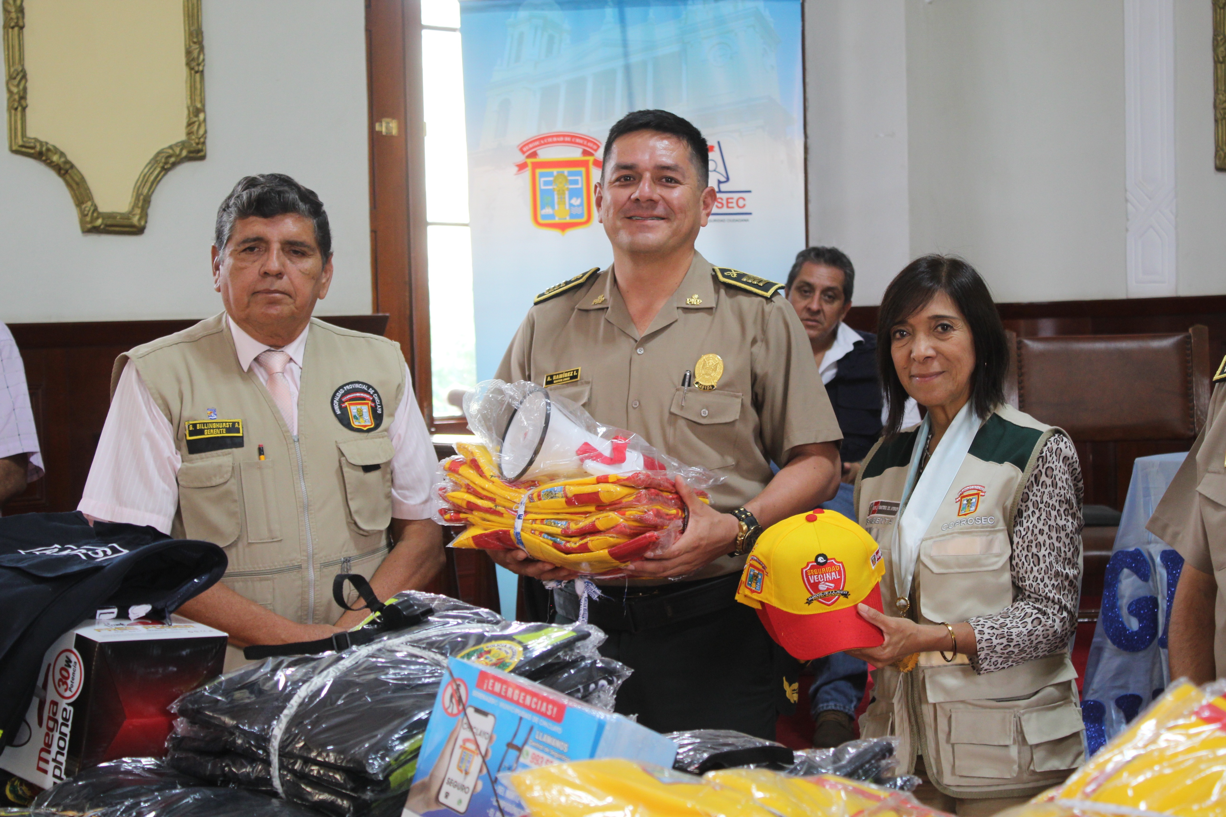 COPROSEC Chiclayo entrega implementos para lucha contra la delincuencia