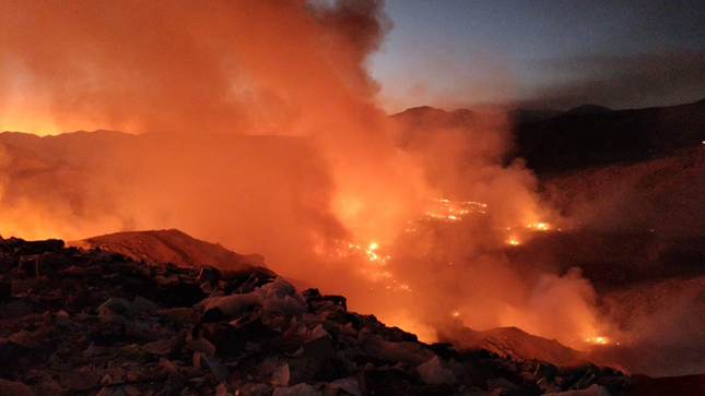 OEFA supervisa incendio en botadero de residuos sólidos en Moquegua