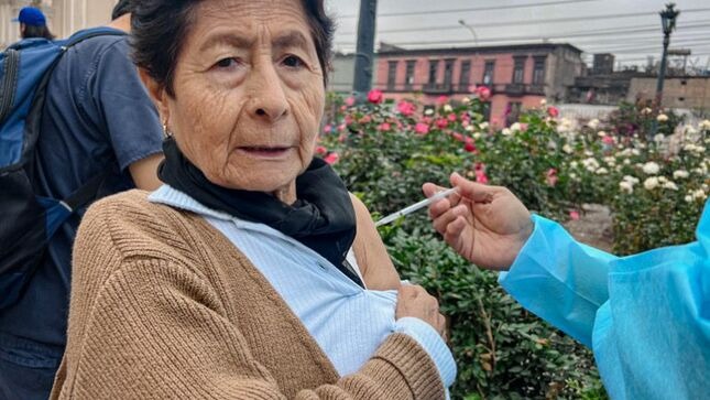 Visitantes de la iglesia Santa Rosa de Lima podrán vacunarse contra la covid-19