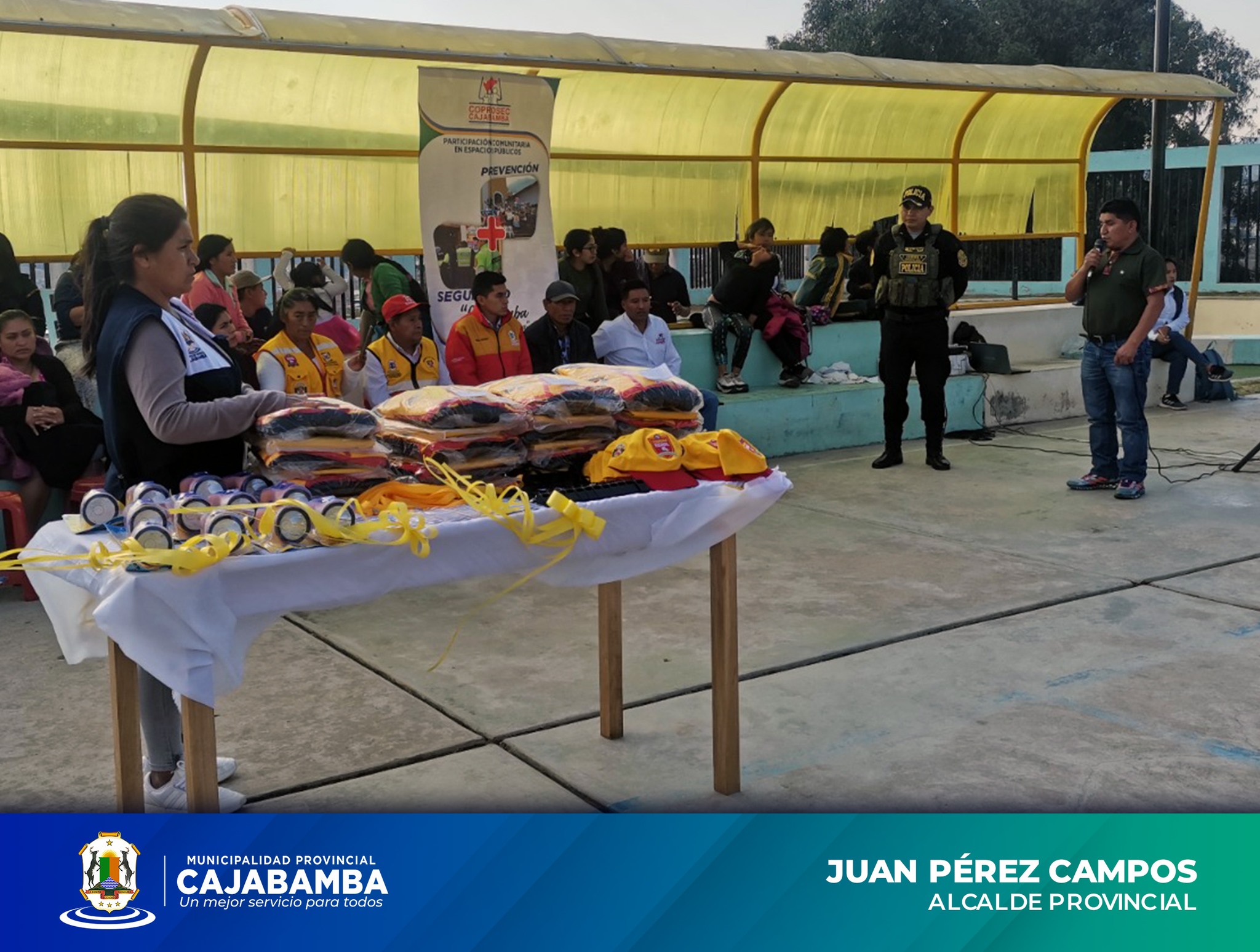 COPROSEC Entrego Implementos y Accesorios para junta Vecinal de Tacshana