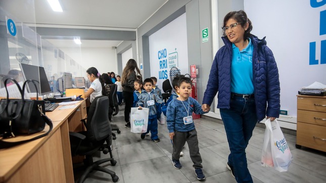 Pequeños llegaron emocionados a la Municipalidad de Chorrillos.