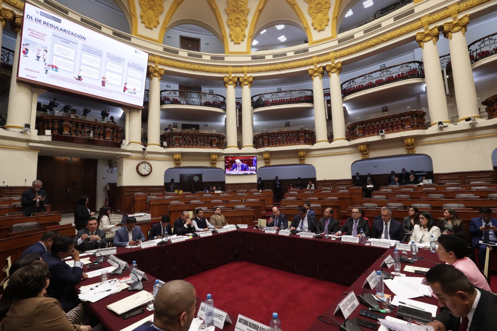 Ministerio de Vivienda presenta tres propuestas legislativas como parte de las facultades solicitadas por el Ejecutivo