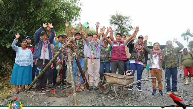 Alcalde de la Municipalidad Distrital de San Gabán junto a los Regidores y la población