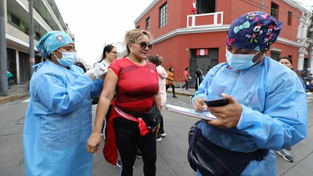  Minsa acelera y acerca vacunación para proteger a la población