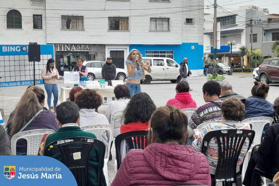🎉Los vecinos jesusmarianos se divirtieron jugando en el gran Bingo Familiar Municipal 🎉 en nuestra Plaza San José. Ellos pasaron una tarde compartiendo risas y premios.
Porque en #JesúsMaríaSomosTodos