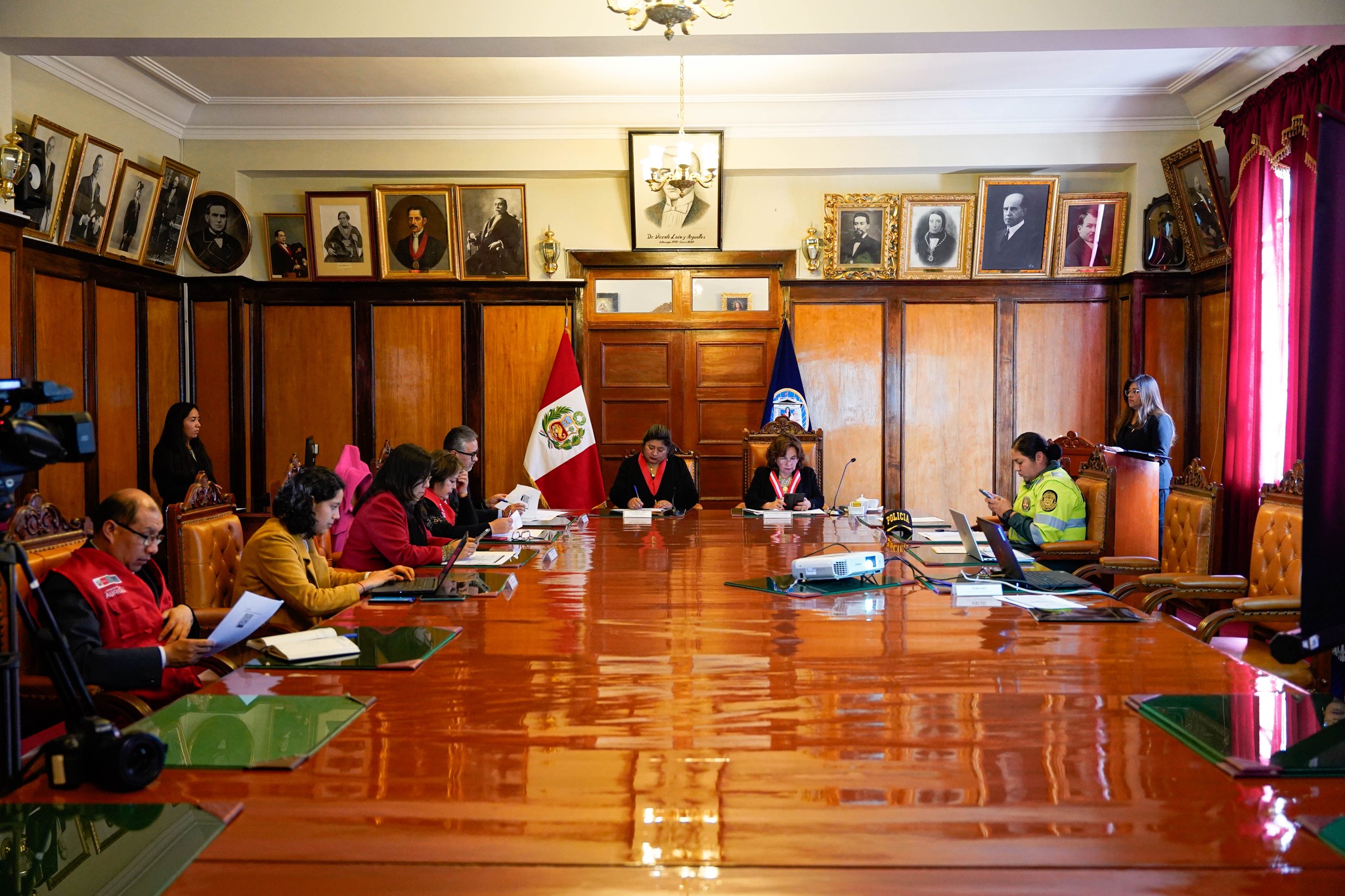 Integrantes del Sistema Nacional Especializado de Justicia Cusco sostuvieron importante reunión de trabajo