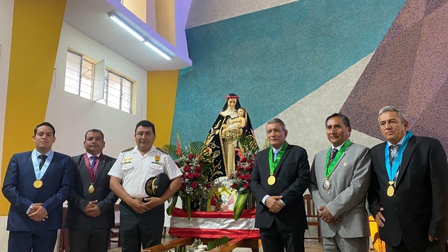 Nuestro alcalde Ing. Marlem Mogollón Meca participa en la misa en homenaje a Santa Rosa de Lima
