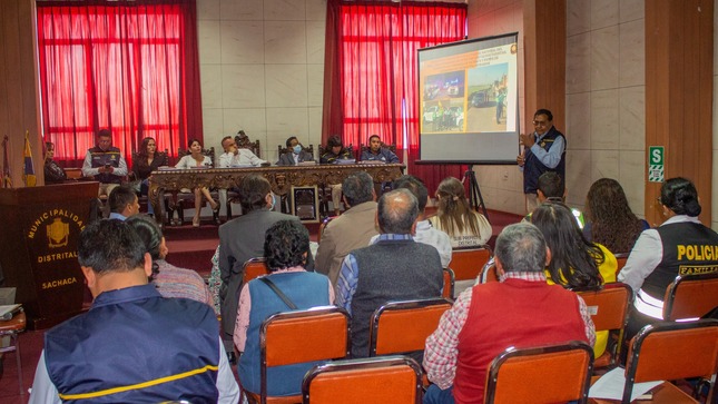 Reunión de autoridades y representantes se efectuó en el Salón Consistorial de Sachaca.