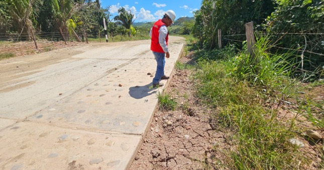 La Contraloría General detectó que funcionarios de la Municipalidad Distrital de Pucacaca recepcionaron la obra de mejoramiento del camino vecinal que conecta y beneficia a las localidades de Pucacaca y Sedasisa, ubicados en la provincia de Picota, pese a que incumple las especificaciones técnicas y genera un perjuicio económico de S/ 833 307.