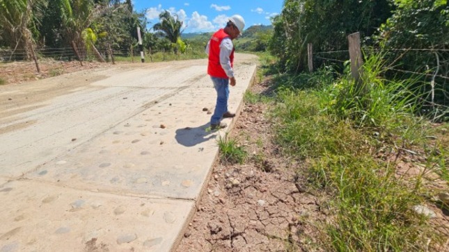 La Contraloría General detectó que funcionarios de la Municipalidad Distrital de Pucacaca recepcionaron la obra de mejoramiento del camino vecinal que conecta y beneficia a las localidades de Pucacaca y Sedasisa, ubicados en la provincia de Picota, pese a que incumple las especificaciones técnicas y genera un perjuicio económico de S/ 833 307.