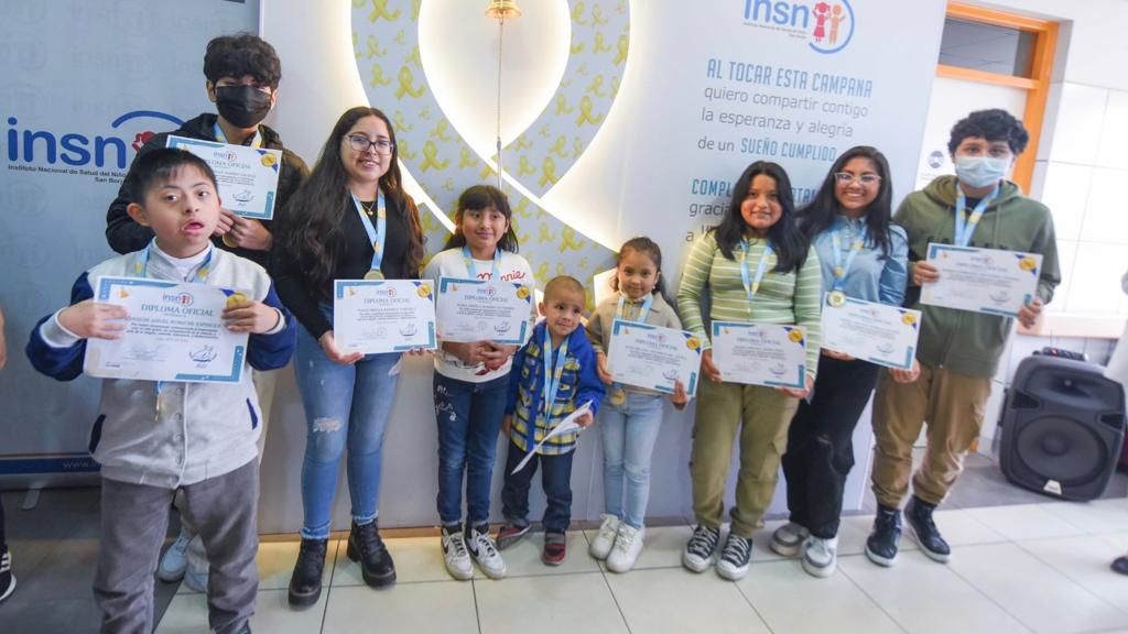 Homenaje a niños y adolescentes que culminaron su tratamiento contra el cáncer