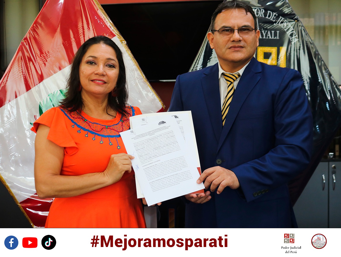Autoridades firmando convenio