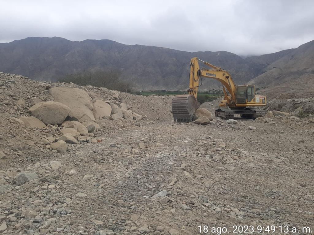 En la intervención realizada para proteger a la población ante la llegada del Fenómeno El Niño, se retiró más de 1800 metros cúbicos de material como piedras, lodo, arena, etc.