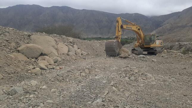 En la intervención realizada para proteger a la población ante la llegada del Fenómeno El Niño, se retiró más de 1800 metros cúbicos de material como piedras, lodo, arena, etc. 