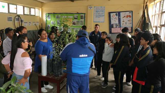 REALIZAN "1ER TALLER  DE INJERTO Y PODA DE ARBOLES FRUTALES" DIRIGIDO A ESTUDIANTES DE LA I.E CORONEL PEDRO PORTILLO SILVA
