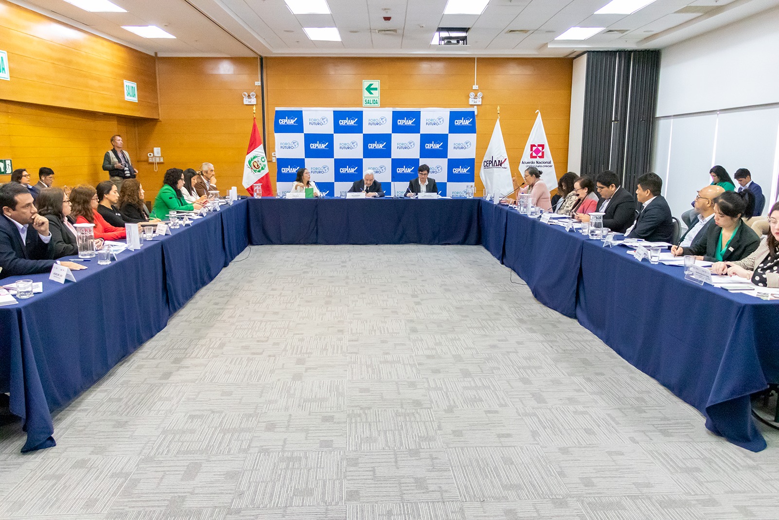 Participantes en el XXII Foro del Futuro: “Perú: Hambre Cero. Desafíos para garantizar la seguridad alimentaria"