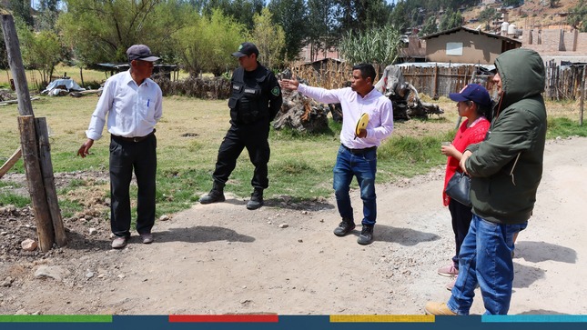 Por disposición del alcalde provincial, Joaquin Ramírez Gamarra, la  Municipalidad Provincial de Cajamarca ha iniciado un ambicioso proyecto de desarrollo urbano en el sector de Chinchimachay, enfocado en el levantamiento topográfico de siete calles clave, para luego proceder a reconocerlas. Estas acciones buscan brindar a los residentes de la zona un acceso mejorado a servicios esenciales y elevar su calidad de vida.
🗣El arquitecto Adrián Cortes , subgerente de Planeamiento Territorial, destacó la importancia de este proyecto. "Estamos comprometidos con el bienestar de nuestros ciudadanos, y es por eso que estamos llevando a cabo la apertura de siete nuevas calles en Chinchimachay. Esta iniciativa no solo permitirá la llegada de servicios básicos, sino que también transformará positivamente la dinámica de la comunidad y mejorará significativamente su entorno" finalizó
👉El levantamiento topográfico, enmarcado en una visión de desarrollo sostenible, es un paso esencial para garantizar la adecuada planificación de infraestructuras y servicios. Además de proporcionar acceso a servicios básicos, estas nuevas calles fomentarán la conectividad, la movilidad y el acceso a oportunidades para los residentes de Chinchimachay.