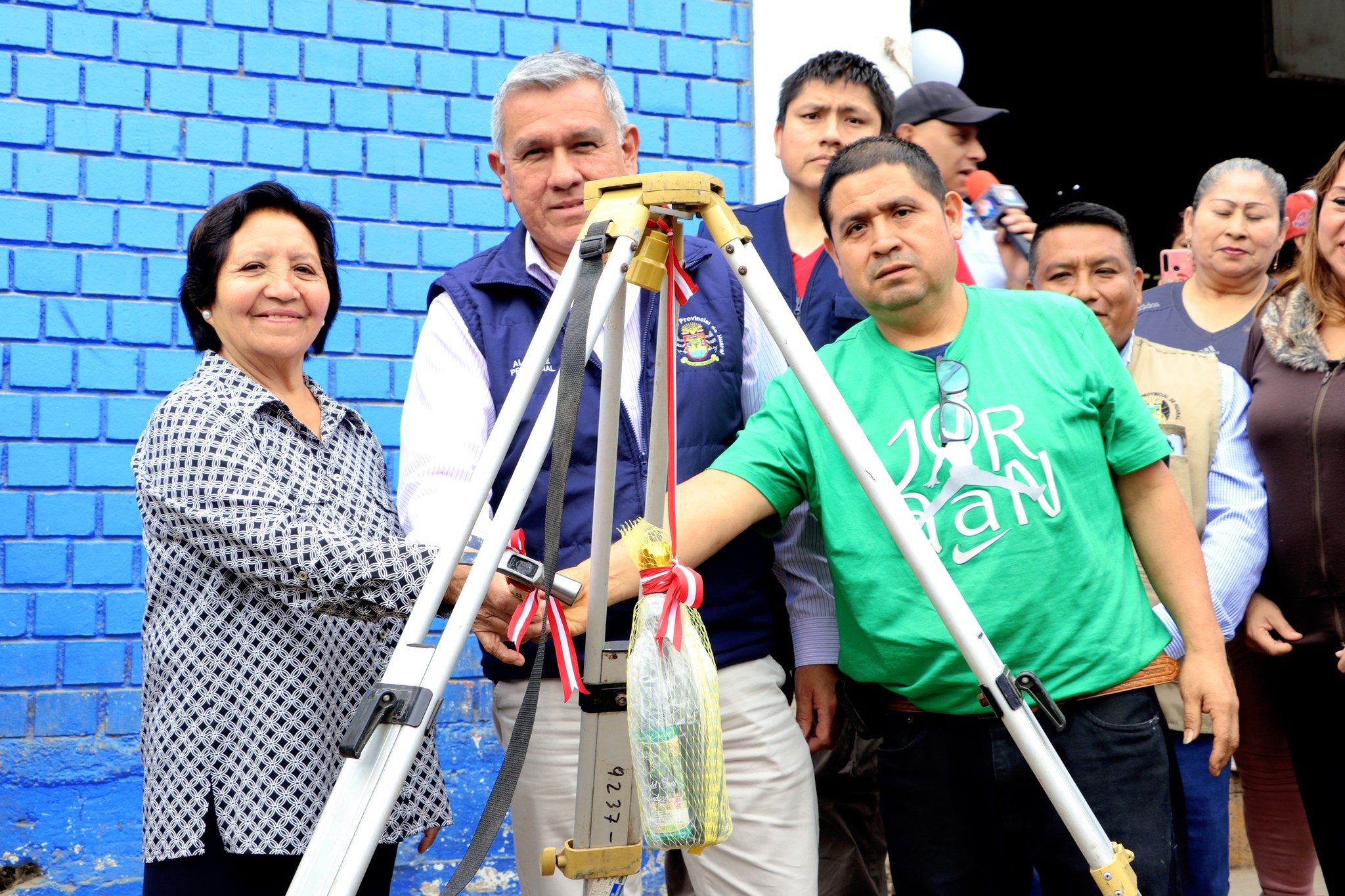 Alcalde Fernando Cárdenas colocó la primera piedra en obra de mejoramiento de pistas y veredas en la urb. Subauste Del Río y alrededores