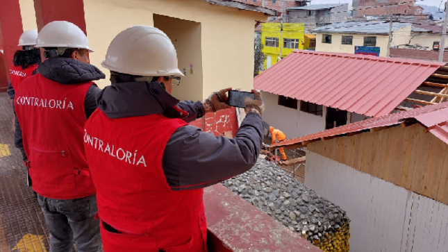 La Contraloría General alertó deficiencias que ponen en riesgo la durabilidad y vida útil de la obra de mejoramiento del servicio educativo de la Institución Educativa María Parado de Bellido del distrito de Yanacancha, en la provincia de Pasco. Este proyecto de construcción esta valorizado en más de S/ 26 millones y beneficiará a más de mil escolares.