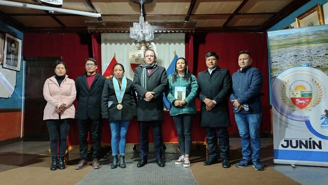 Junín Rinde Homenaje a Bolívar: Evento Cultural Destacado