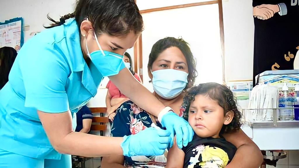A partir de los 6 meses de edad se puede recibir la vacuna bivalente contra la covid-19