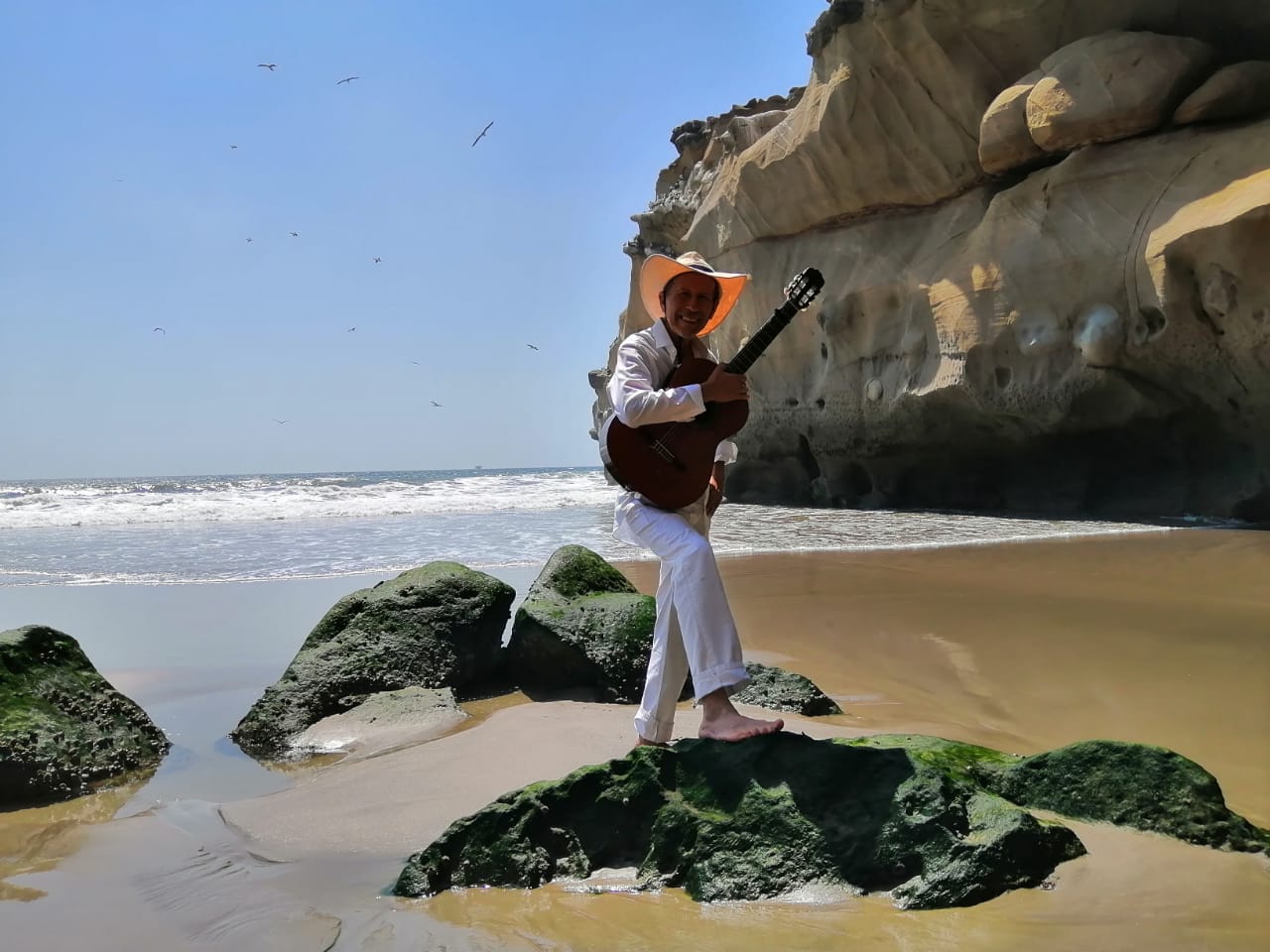 Ministerio de Cultura otorga reconocimiento de Personalidad Meritoria a destacado guitarrista Víctor Meléndez Boulanger