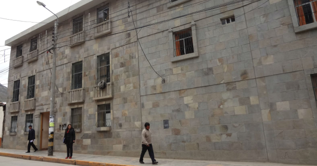 La Contraloría General advirtió al Gobierno Regional de Huancavelica la contratación de un supervisor para obra de riego del distrito y provincia de Huancavelica, mediante la modalidad de locación de servicios y considerando normativa no vigente, hecho que ocasionaría que no se brinden los servicios de manera eficiente y adecuada.