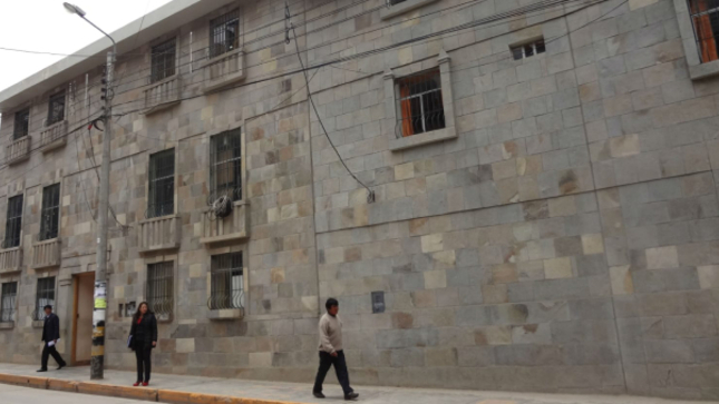 La Contraloría General advirtió al Gobierno Regional de Huancavelica la contratación de un supervisor para obra de riego del distrito y provincia de Huancavelica, mediante la modalidad de locación de servicios y considerando normativa no vigente, hecho que ocasionaría que no se brinden los servicios de manera eficiente y adecuada.