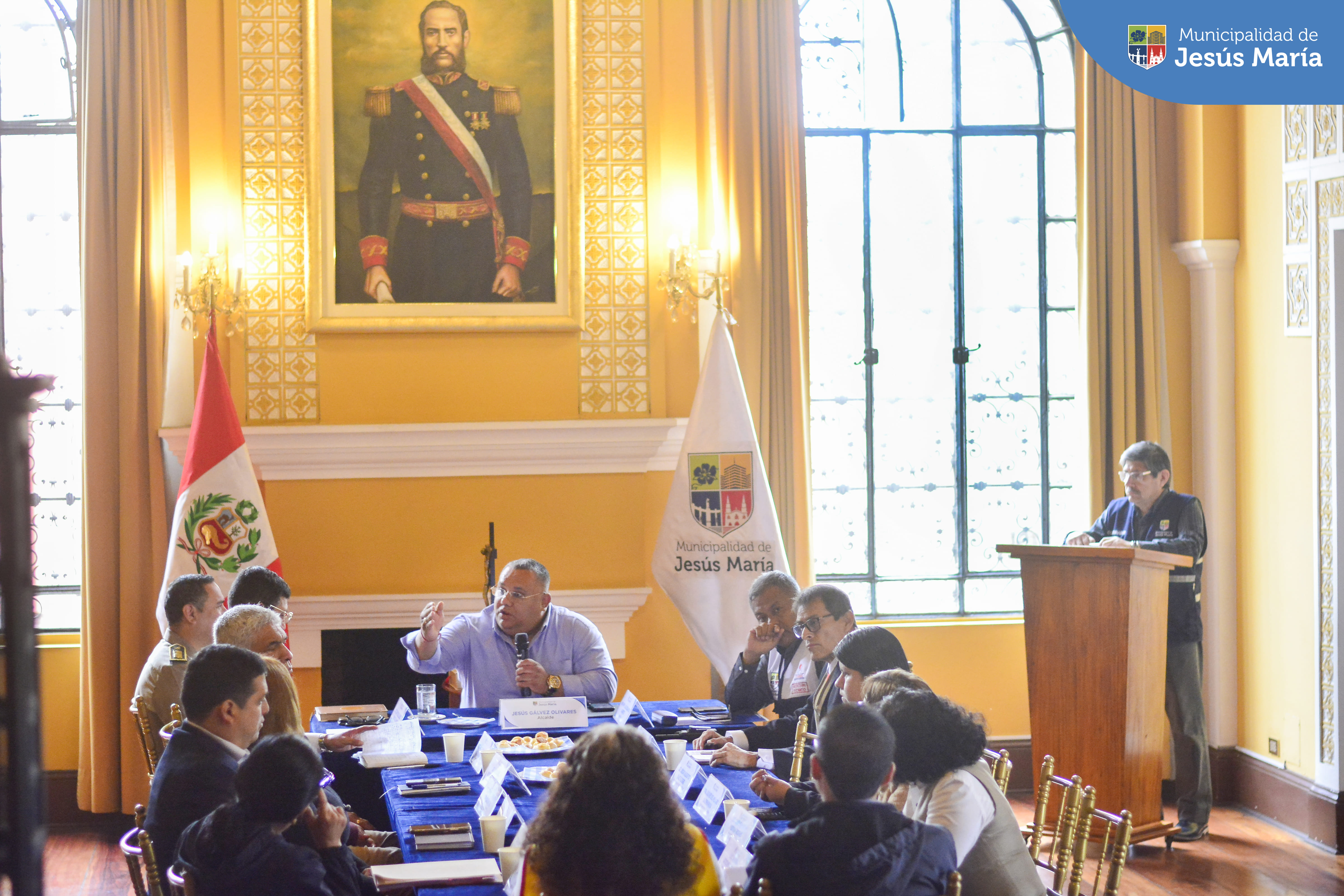 Con éxito se realizó la sesión N° 13 del Comité Distrital de Seguridad Ciudadana #CODISEC de Jesús María 🫱🏻🫲🏼, fue presidida por el alcalde Jesús Gálvez Olivares y contó con la participación de distintas autoridades.
Seguimos trabajando de manera coordinada y conjunta 🤝 para hacer frente a la inseguridad y delincuencia de nuestro distrito.
Porque en #JesúsMaríaSomosTodos 😊