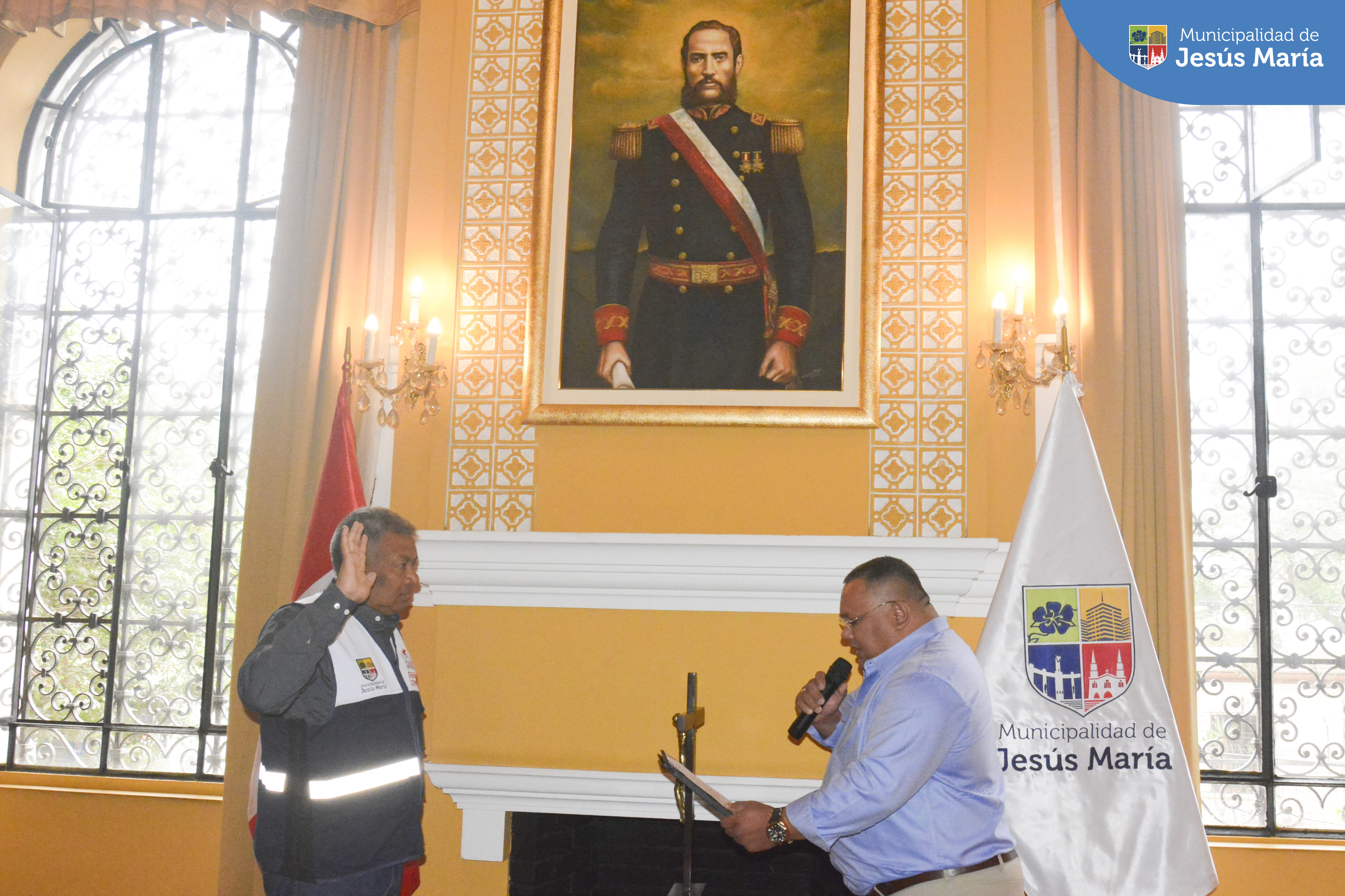Con éxito se realizó la sesión N° 13 del Comité Distrital de Seguridad Ciudadana #CODISEC de Jesús María 🫱🏻🫲🏼, fue presidida por el alcalde Jesús Gálvez Olivares y contó con la participación de distintas autoridades.
Seguimos trabajando de manera coordinada y conjunta 🤝 para hacer frente a la inseguridad y delincuencia de nuestro distrito.
Porque en #JesúsMaríaSomosTodos 😊