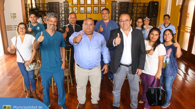 ➡️ Nuestro alcalde, Jesús Gálvez Olivares, mantuvo una reunión de coordinación con los líderes 👨🏻‍⚕️ de las veterinarias del distrito, con la finalidad de invitarlos a formar 🫱🏼‍🫲🏽 parte de las actividades que organizamos para incentivar el cuidado de nuestros pequeños amigos de 4 patas 🐾 y del distrito.
¡Permanezcan atentos! 🔜 En octubre celebramos juntos el mes de las mascotas con un nuevo Petfest 🐩👏🏼
#JesúsMaríaSomosTodos