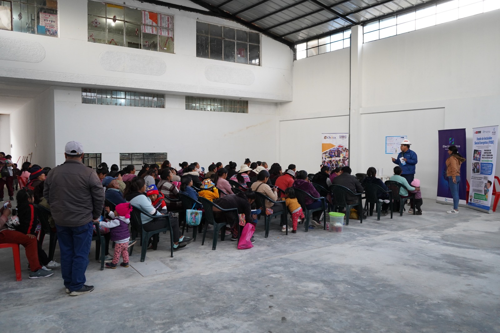 Electrocentro capacita sobre el VALE FISE a madres del vaso de leche en Chilca
