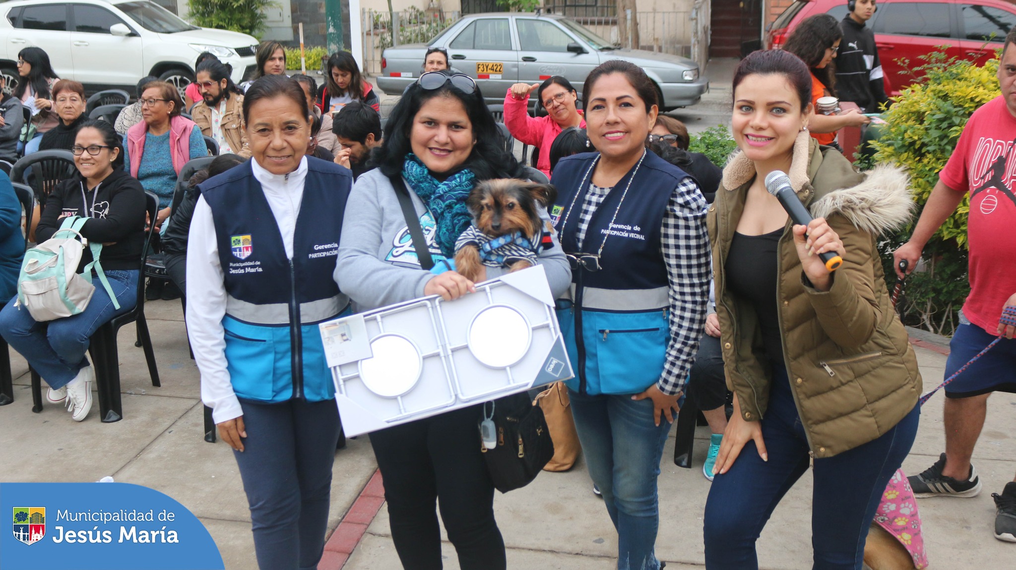 🤩 Gracias a todos los asistentes a nuestro “Bingo Municipal” en el Parque Huiracocha. Jugaron y se divirtieron con alegría entre familiares y vecinos 👨👩👧👦.
💪🏼 ¡Seguiremos impulsando iniciativas destinadas a la confraternidad entre los jesusmarianos!
#JesúsMaríaSomosTodos 🙌🏼
