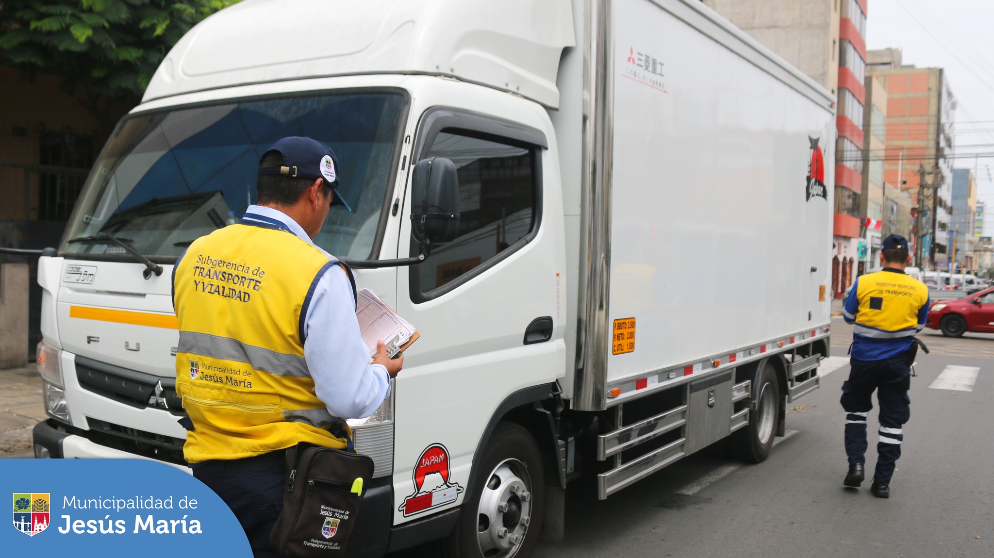 Un nuevo operativo de transporte de carga pesada se realizó esta mañana en varios tramos de las avenidas Salaverry y Garzón. Personal de la Subgerencia de Movilidad Urbana 👮♂️ lidera estas intervenciones con el objetivo de optimizar el tránsito y luchar contra la informalidad en nuestro distrito. 🚚🚦
#JesúsMaríaSomosTodos