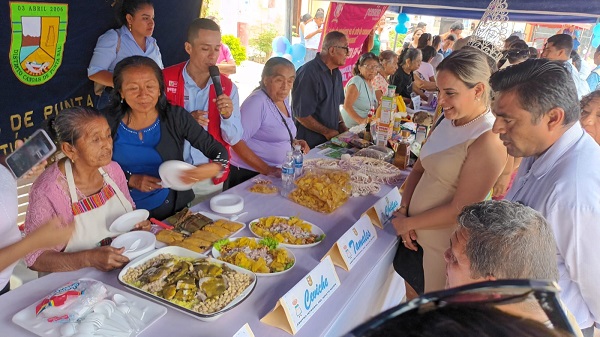 Adultos mayores canoenses exponen sus conocimientos ancestrales