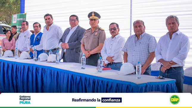 Registro fotográfico de la ceremonia de presentación de maquinaria. 