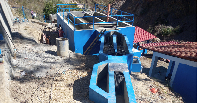 La Contraloría General alertó filtraciones en la Planta de tratamiento de aguas residuales y retrasos en la ejecución de la obra de mejoramiento y ampliación del sistema de agua potable y alcantarillado en la ciudad de Huachis, valorizada en S/ 5 293 593.71 y cuya ejecución está a cargo de la Municipalidad Distrital del mismo nombre.
