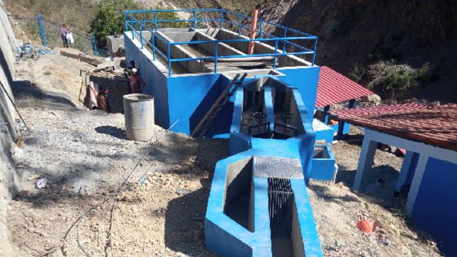  La Contraloría General alertó filtraciones en la Planta de tratamiento de aguas residuales  y retrasos en la ejecución de la obra de mejoramiento y ampliación del sistema de agua potable y alcantarillado en la ciudad de Huachis, valorizada en S/ 5 293 593.71 y cuya ejecución está a cargo de la Municipalidad Distrital del mismo nombre.