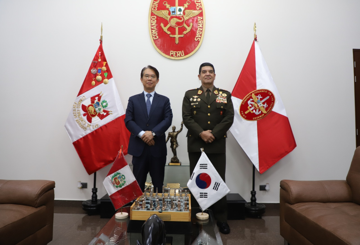 Embajador de la República de Corea visita al Comando Conjunto