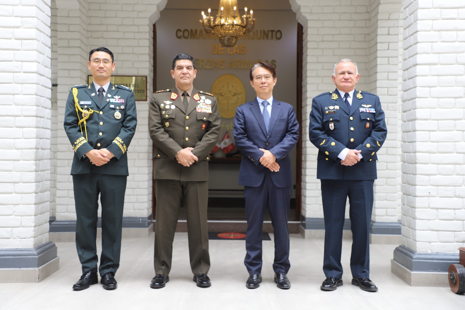 Embajador de la República de Corea visita al Comando Conjunto