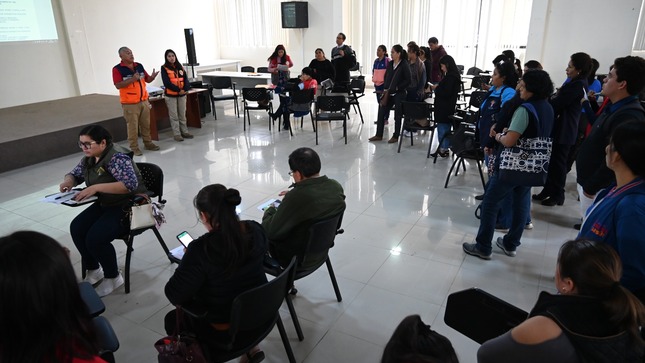 Foto durante capacitación a directivos y docentes.