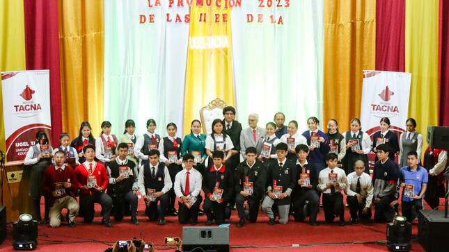 Con poemas escolares demuestran su amor a Tacna
