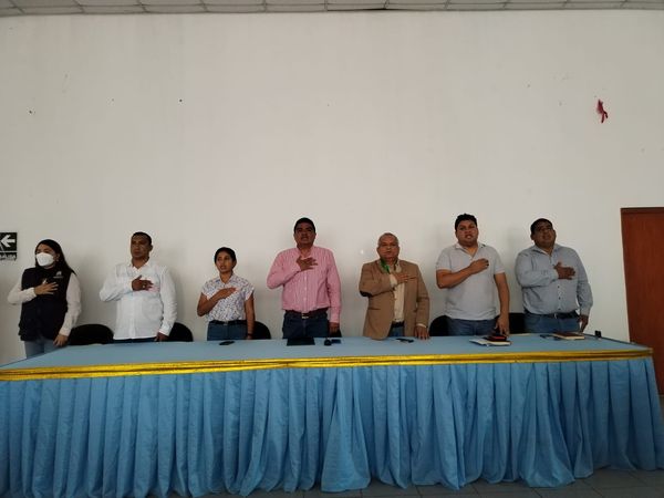Regidor Segundo Gallo Participa En Entrega De Títulos En Querecotillo