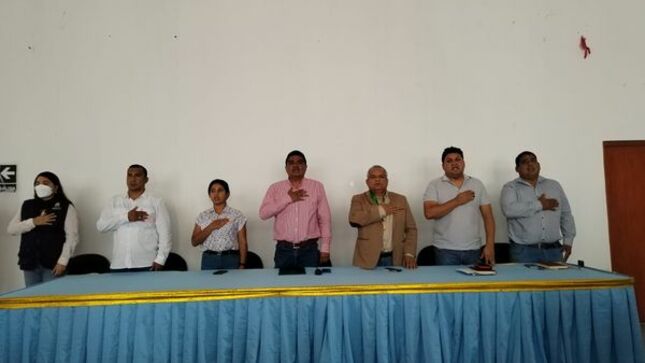 Regidor Segundo Gallo Participa En Entrega De Títulos En Querecotillo 