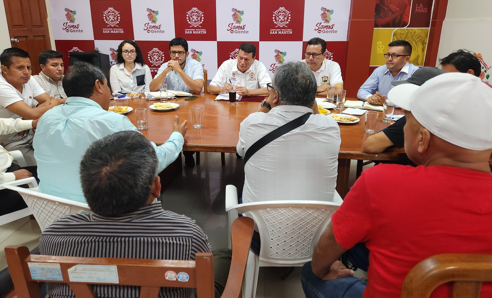 Reunión de coordinación, con la presencia del gobernador regional, Walter Grundel.