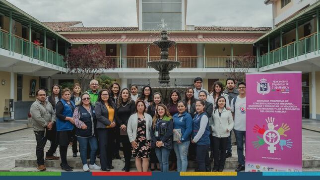 La Instancia Provincial de Concertación para Prevenir, Sancionar y Erradicar la Violencia contra las Mujeres y los Integrantes del Grupo Familiar celebró su octava reunión, marcando un importante paso hacia la promoción de la igualdad de género y la erradicación de la violencia. Durante esta reunión, se anunció la planificación de una feria informativa y de servicios en prevención y atención de embarazo adolescente en conmemoración al Día de la Juventud.
✅Como parte de los acuerdos alcanzados durante la reunión, se anunció la celebración de una feria informativa y de servicios en Prevención y Atención de Embarazo Adolescente, que tendrá lugar el día viernes 22 de setiembre a las 2:00 p. m. en la plazuela Amalia Puga. Esta iniciativa busca sensibilizar a la comunidad sobre la importancia de prevenir el embarazo en la adolescencia y brindar acceso a información y servicios de salud sexual y reproductiva.
🤝La feria contará con la participación de organizaciones especializadas en salud sexual, educación, y atención a la juventud, quienes ofrecerán orientación y recursos para prevenir el embarazo adolescente, así como consejería y servicios de salud relacionados. Además, se llevarán a cabo actividades lúdicas y educativas para involucrar a los jóvenes en la conversación sobre la importancia de tomar decisiones informadas y responsables en materia de sexualidad.