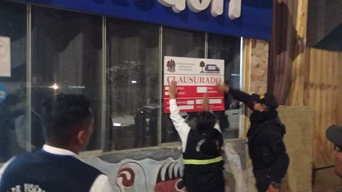 Esto ocurrió debido a que hubo denuncias de vecinos de la zona por la generación de ruidos molestos.