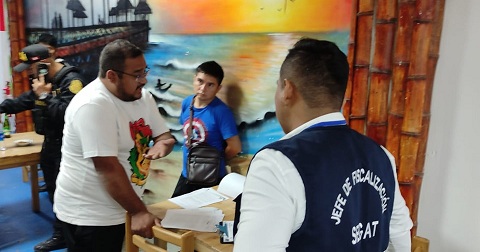 También se le aplicó una multa por no segregar los residuos sólidos reaprovechables correctamente.