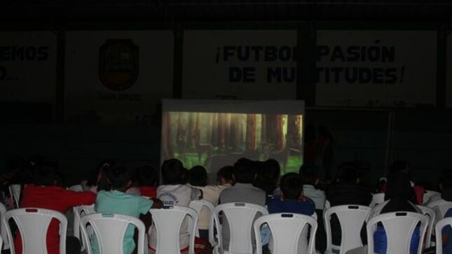 Cine En Tu Pueblo Llegó Al C.P. De Mallares