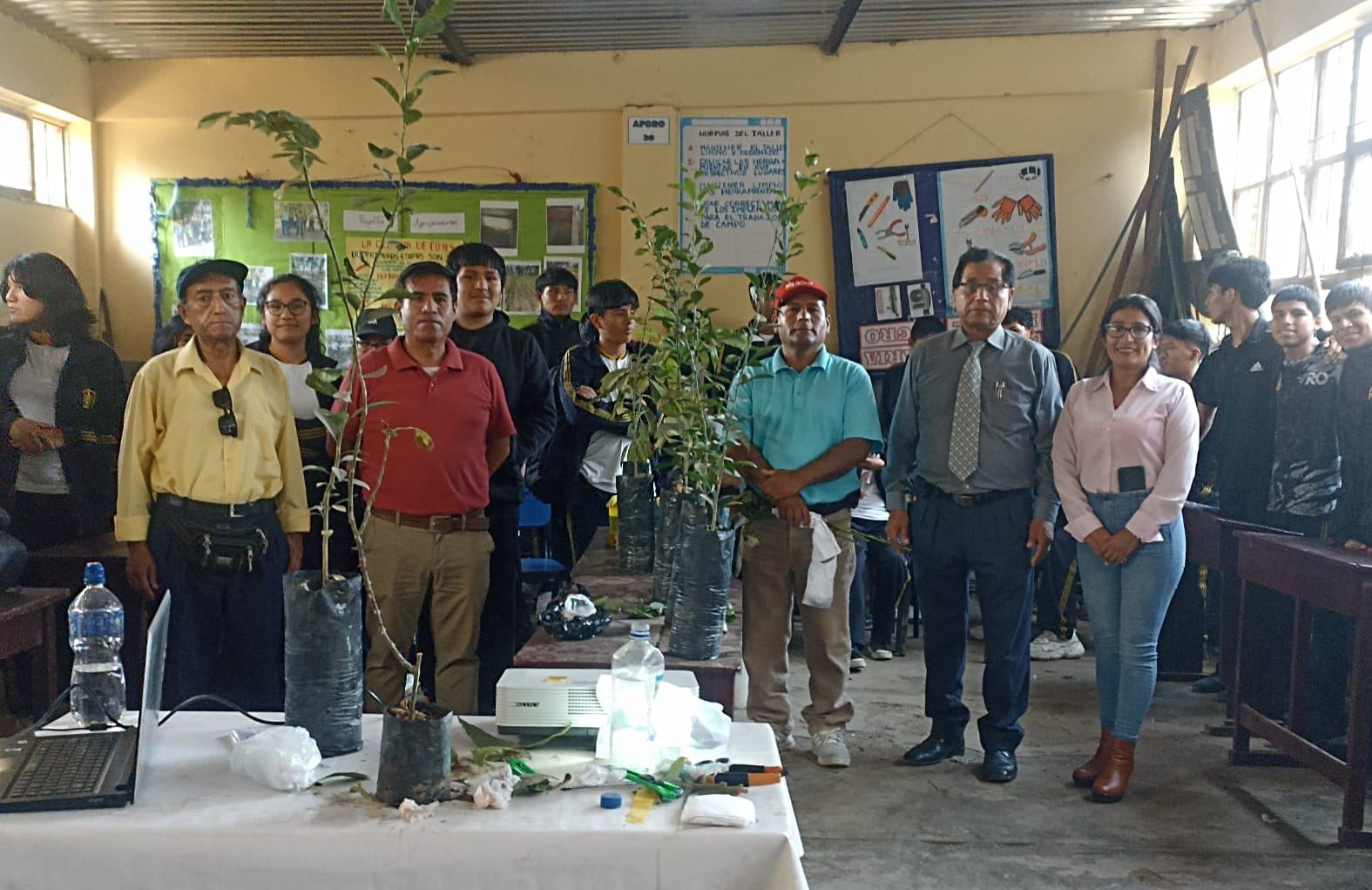 REALIZAN SEGUNDO TALLER DE INJERTO Y PODA DE ARBOLES FRUTALES EN LA I.E. CORONEL PEDRO PORTILLO SILVA